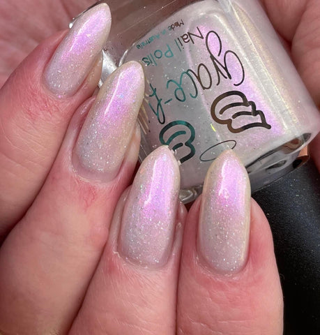 Spencer white grey base it shifts to
Pink, light purple and a gold colour. It has a sprinkling of opal flakes and tiny specks of holo flakes.