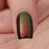 Autumn Prism – an aurora shimmer that moves through tones of red, green and gold